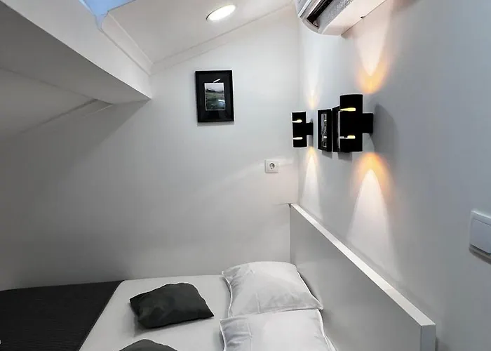 Apartamento Bernardim Ribeiro - 5ª Andar * Lisboa