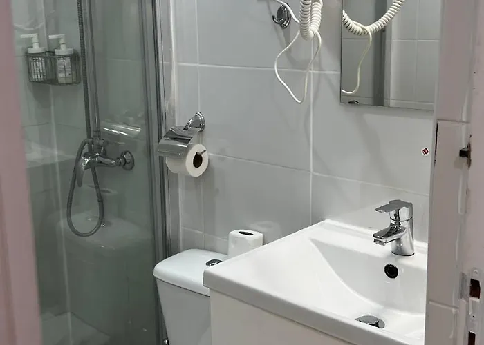 Apartamento Bernardim Ribeiro - 5ª Andar בית אירוח ליסבון